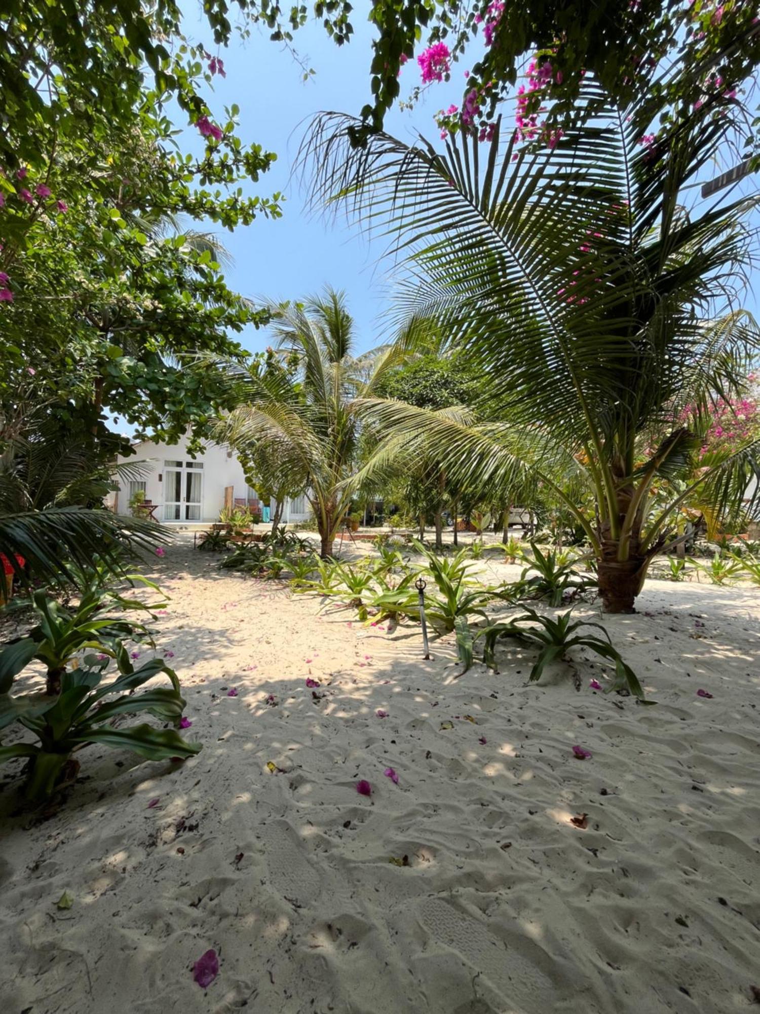 Robinson Beach Bungalow Vinh Hoa Exterior foto